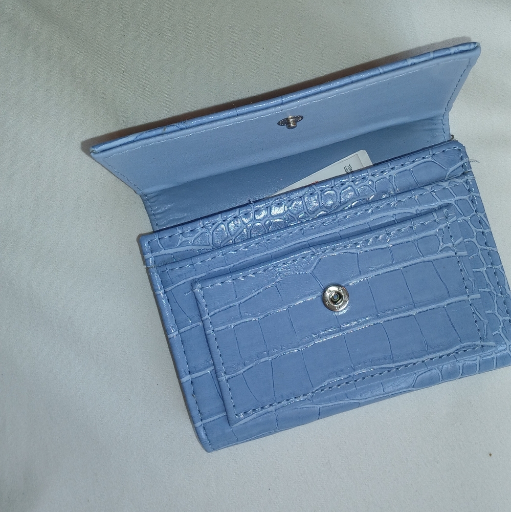 Tri-fold wallet ✨3/$21~Lanyards, Wrist straps, Zipper pulls, Cell charms...